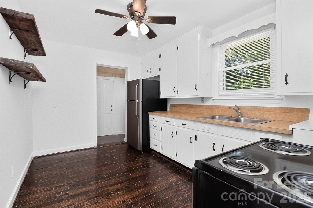 4914 Unaka Avenue - Photo 5