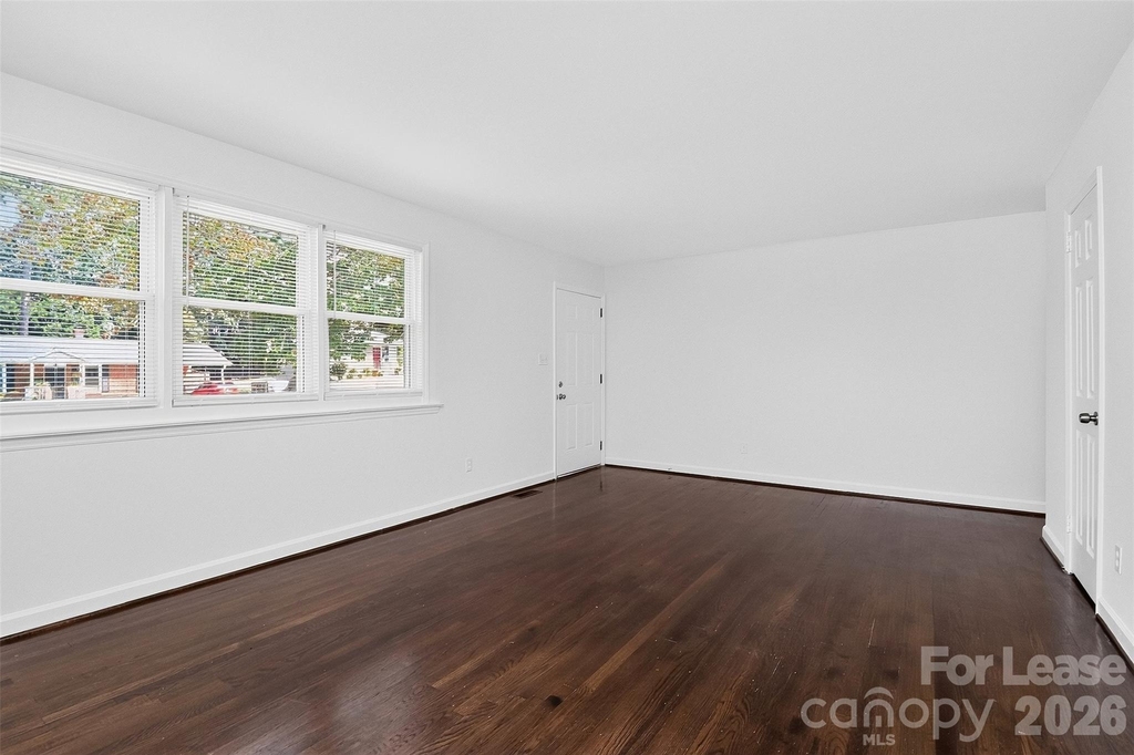 4914 Unaka Avenue - Photo 4