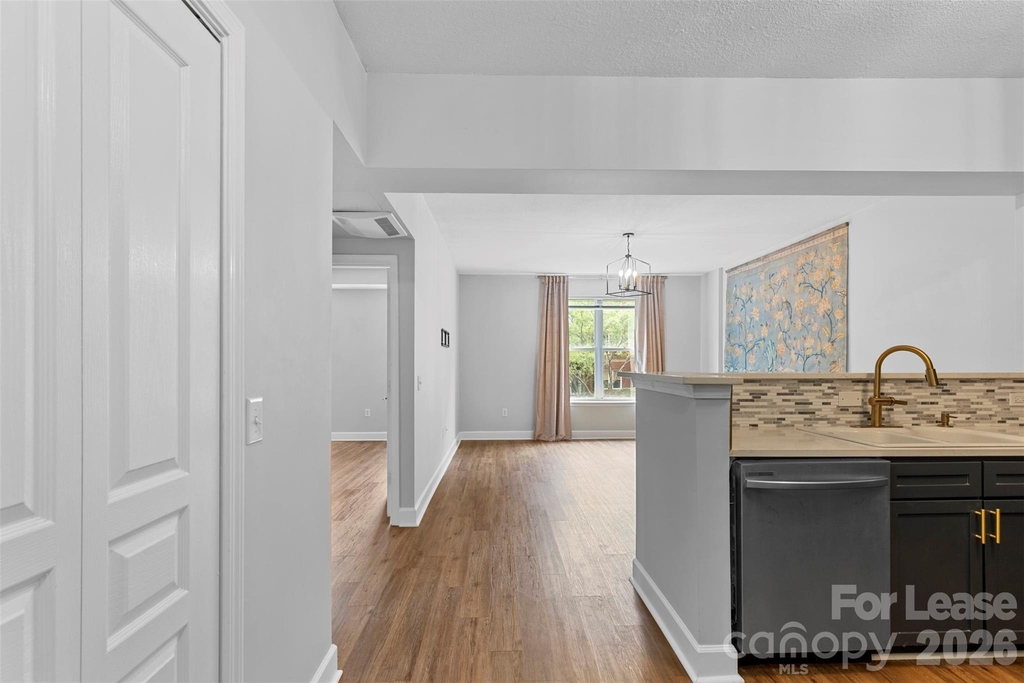 1315 East Boulevard - Photo 2