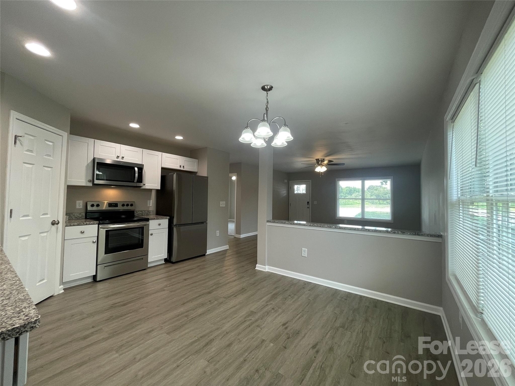 605 Frank Street - Photo 3