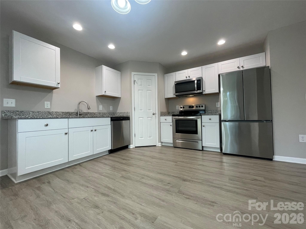 605 Frank Street - Photo 4