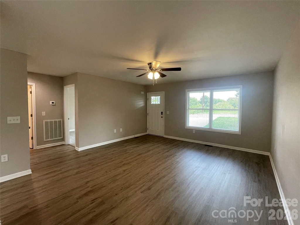 605 Frank Street - Photo 1