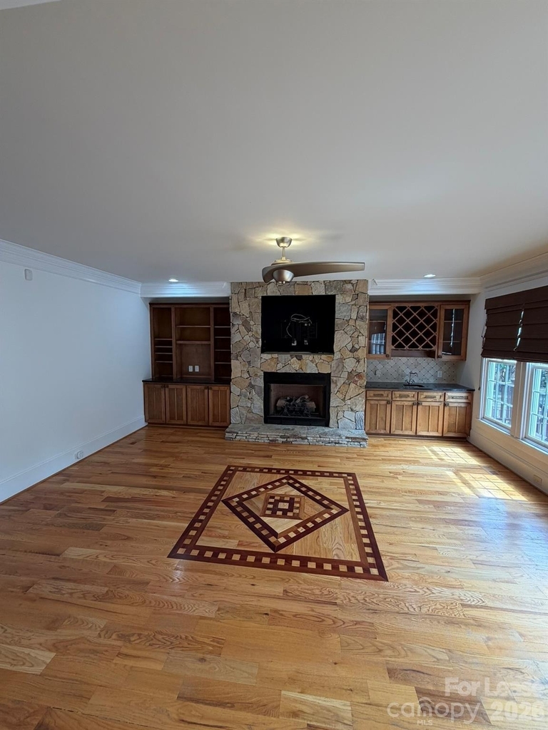 701 Mcdonald Avenue - Photo 10
