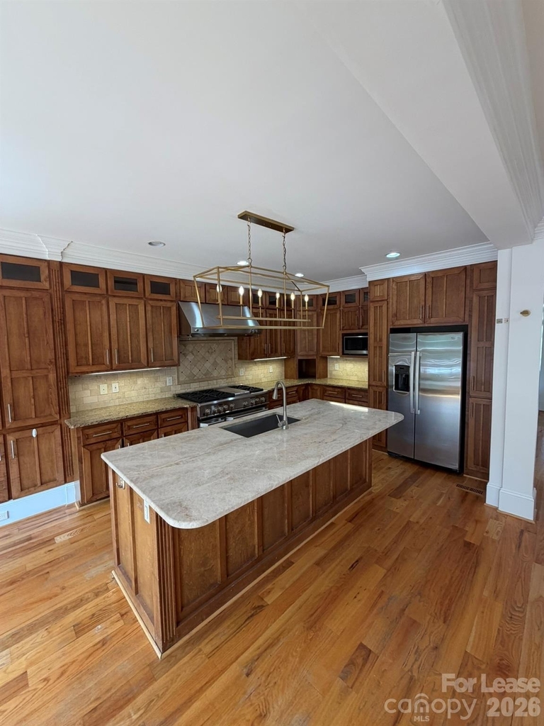 701 Mcdonald Avenue - Photo 15