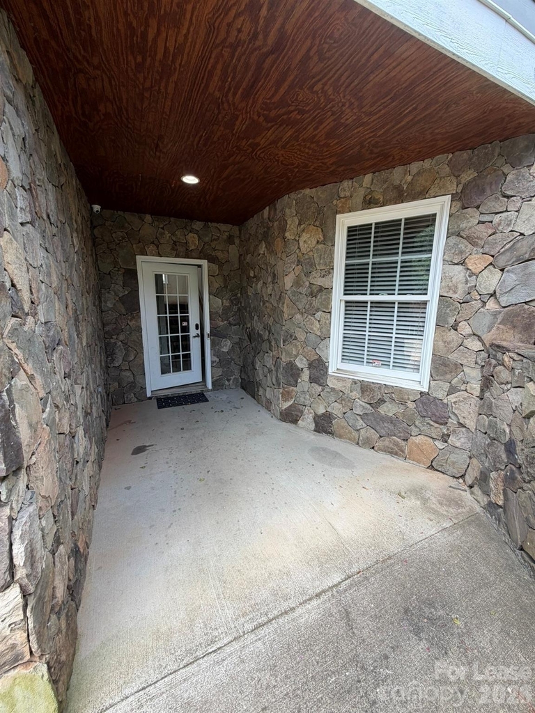 701 Mcdonald Avenue - Photo 36