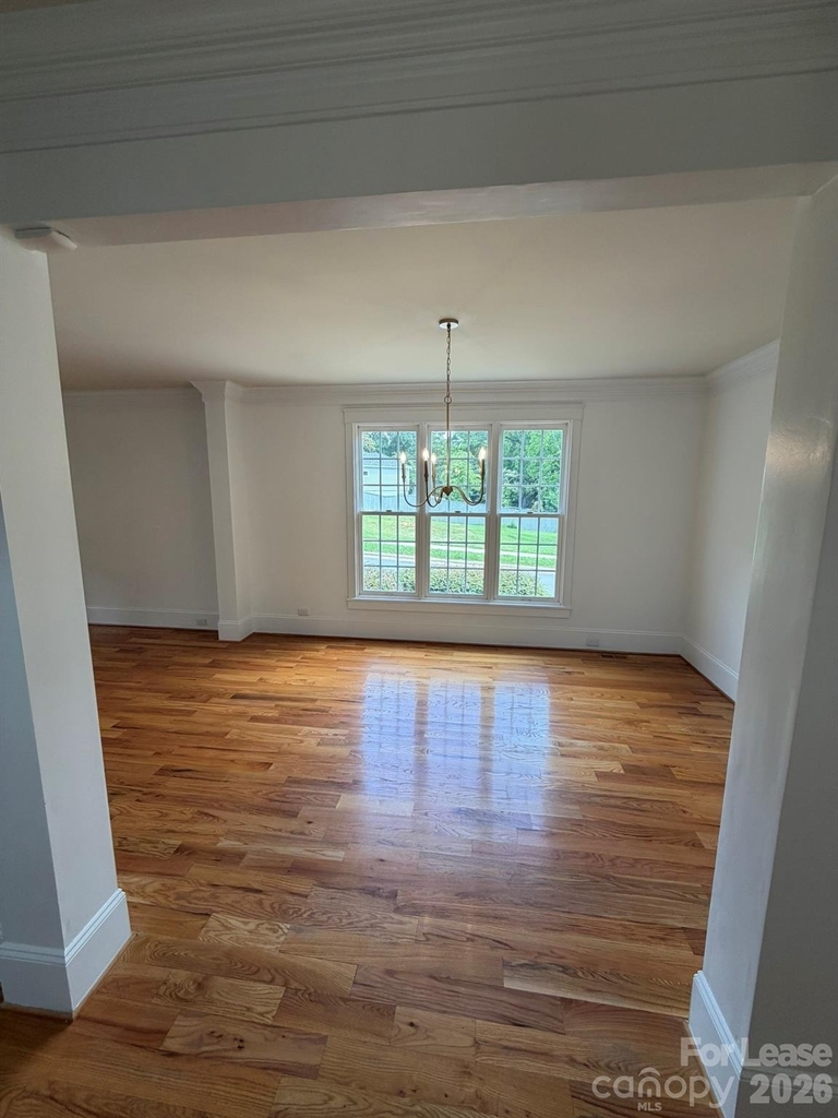 701 Mcdonald Avenue - Photo 8