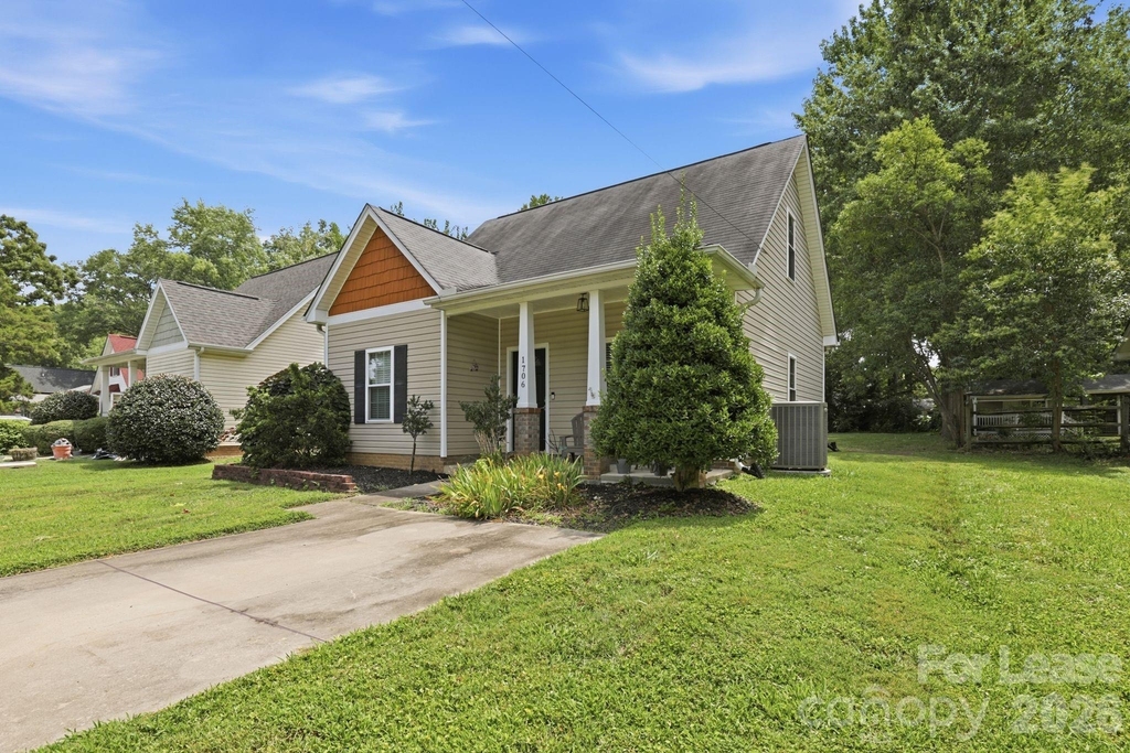 1706 Dallas Avenue - Photo 1
