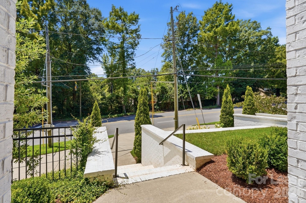 2428 Runnymede Lane - Photo 3