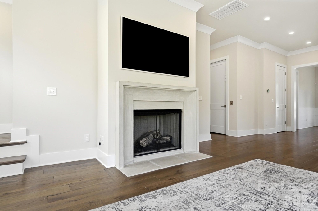 2428 Runnymede Lane - Photo 15