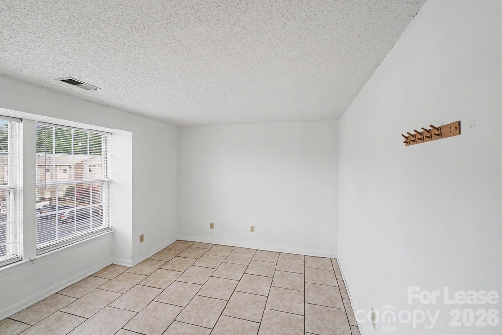 1624 Arlyn Circle - Photo 1