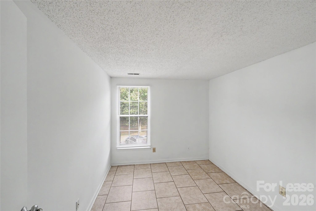 1624 Arlyn Circle - Photo 11