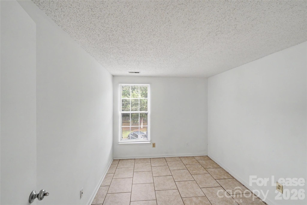 1624 Arlyn Circle - Photo 8