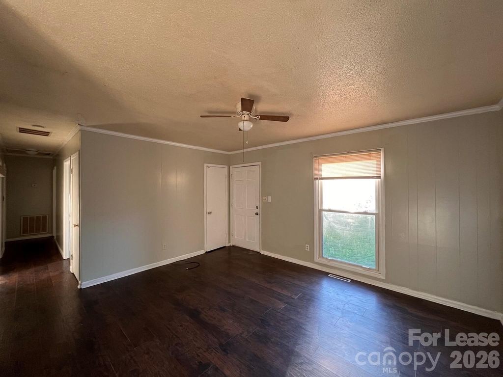 1144 Ellen Avenue - Photo 1