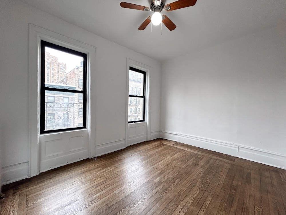 3139 Broadway - Photo 4