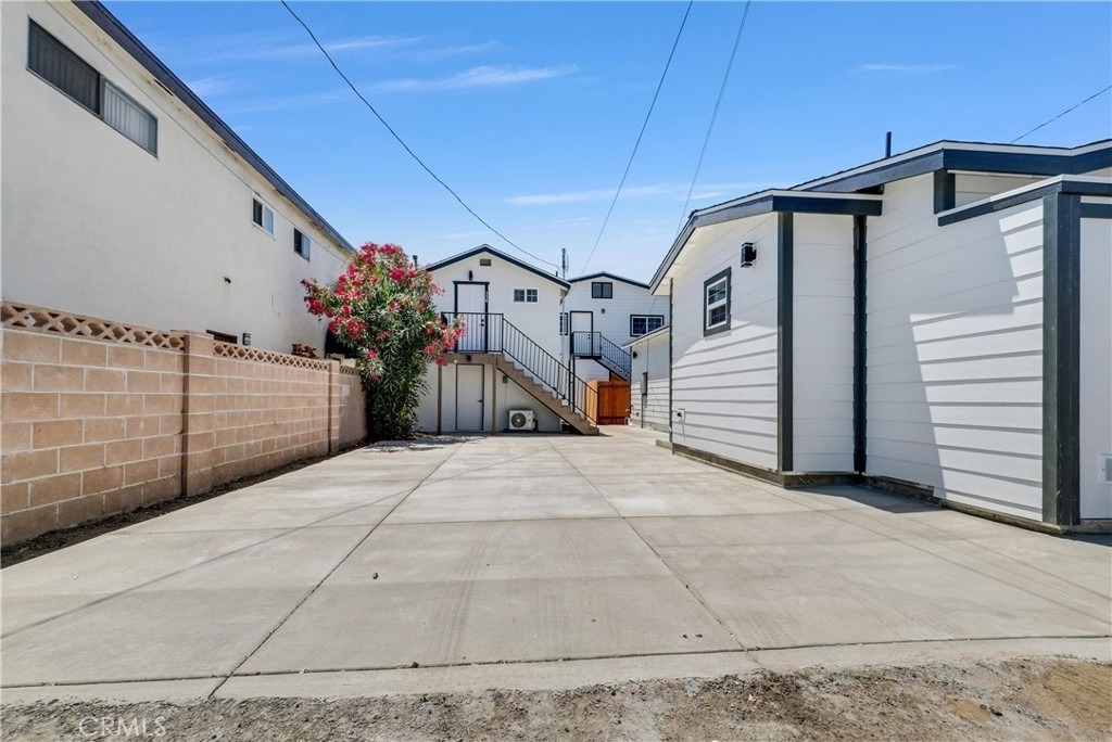 114 N Cornell Ave - Photo 1