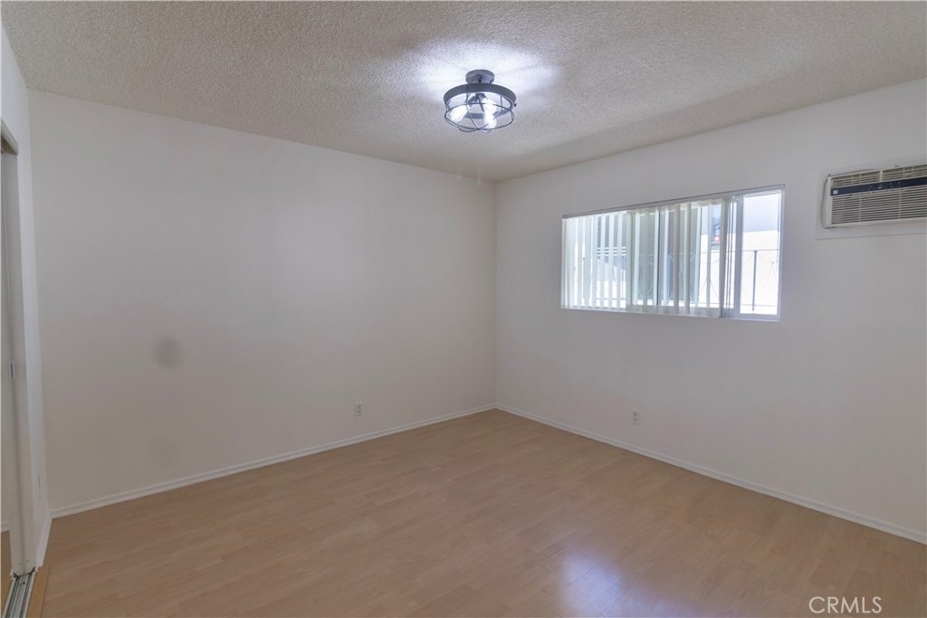 331 Cameron - Photo 11
