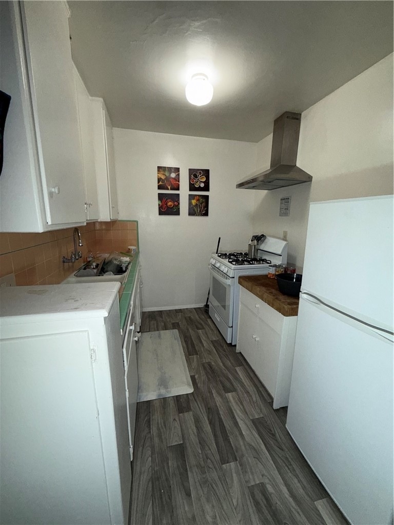 241 E Washington - Photo 1