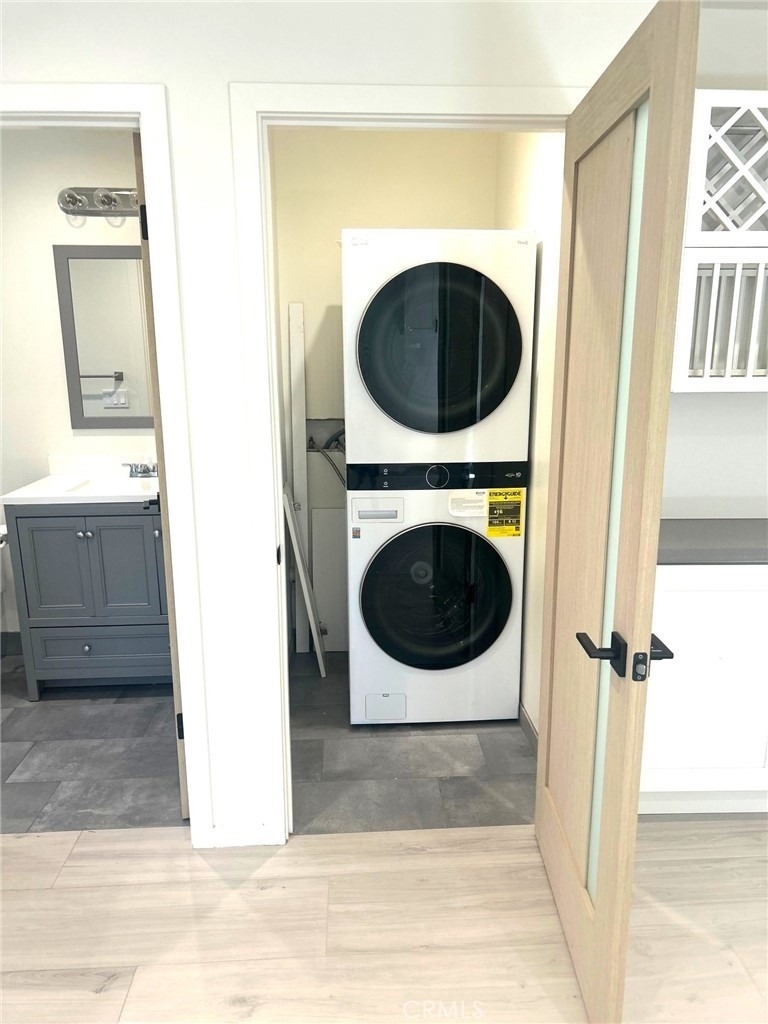 18349 1/2 Hiawatha Street - Photo 6