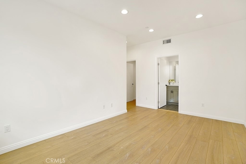 5729 Willow Crest Avenue - Photo 7