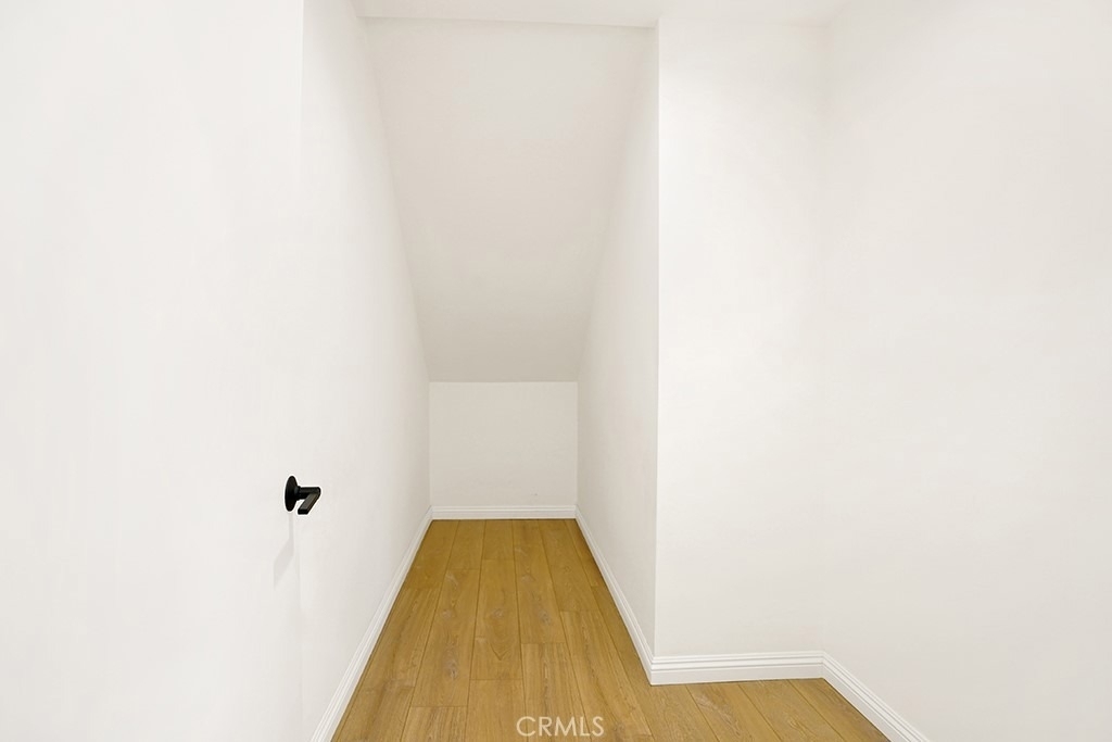 5729 Willow Crest Avenue - Photo 8