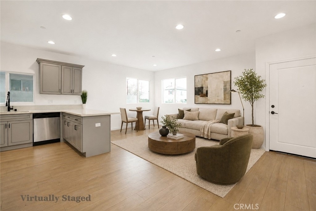 5729 Willow Crest Avenue - Photo 2