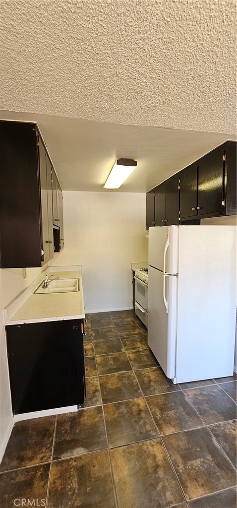501 W 34th - Photo 1