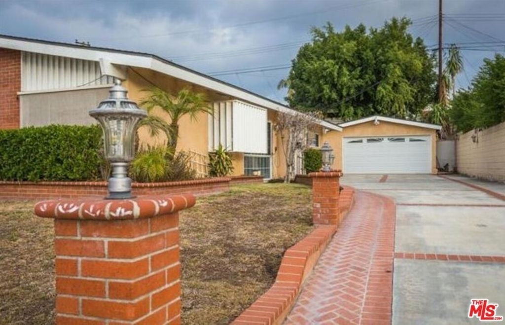 12938 Biola Avenue - Photo 4