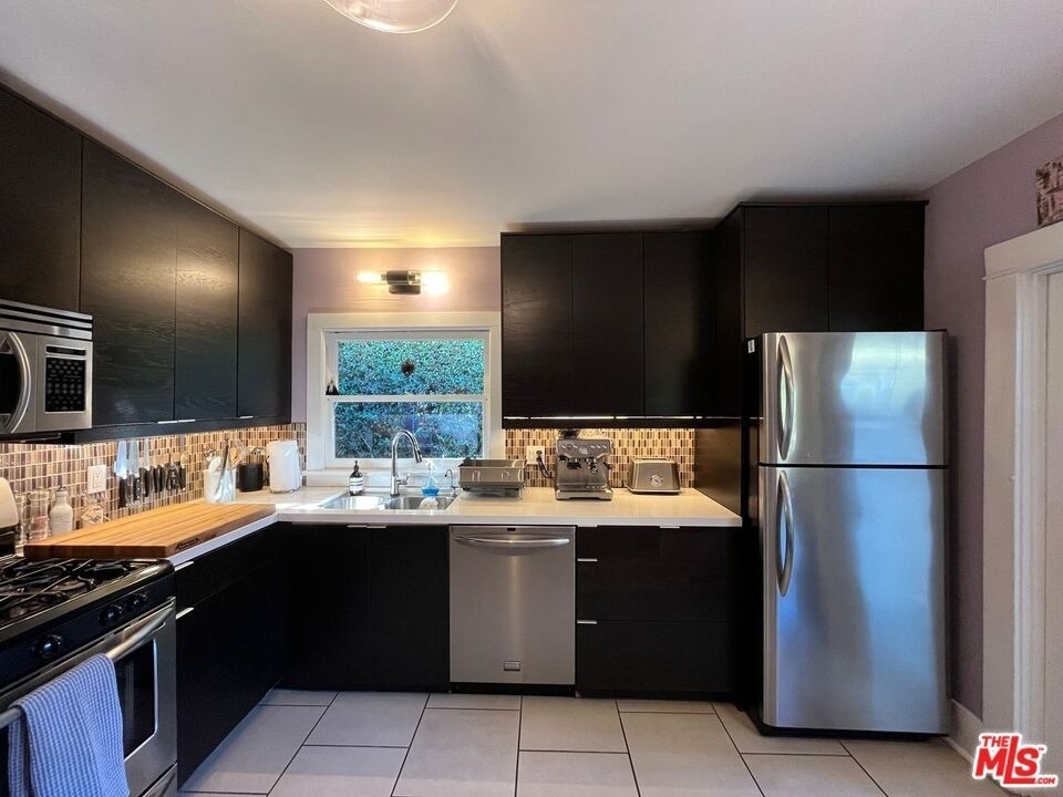 1315 N Mccadden Place - Photo 11