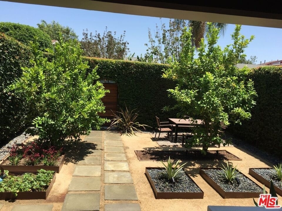 1315 N Mccadden Place - Photo 2