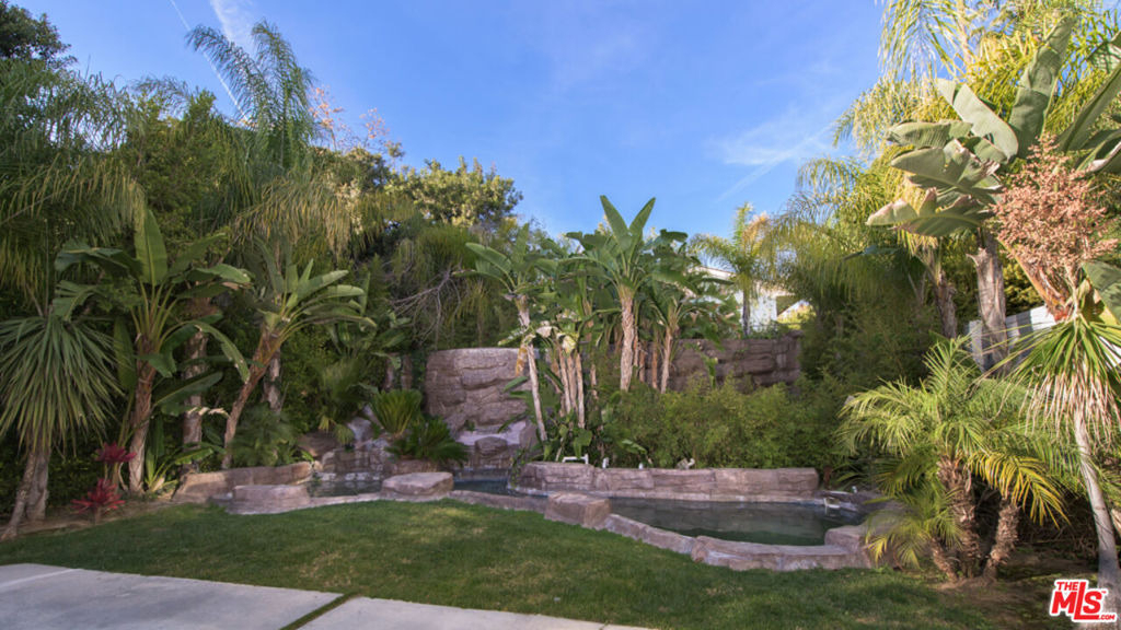 900 N Hillcrest Road - Photo 38