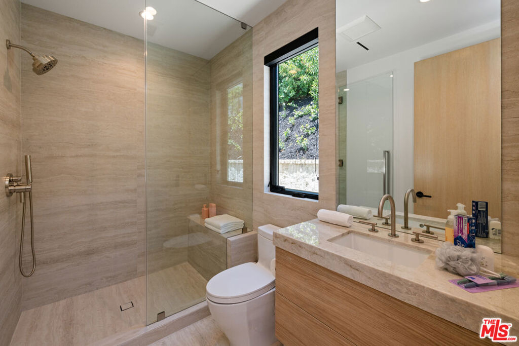 365 Trousdale Place - Photo 41