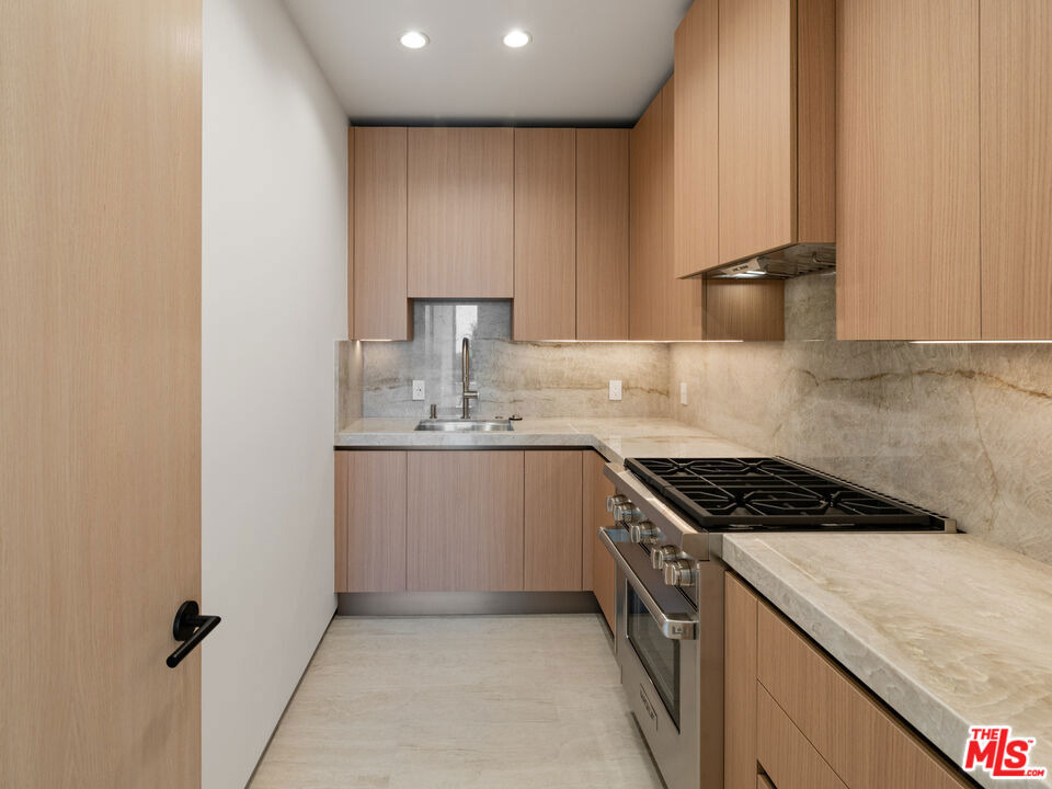 365 Trousdale Place - Photo 45