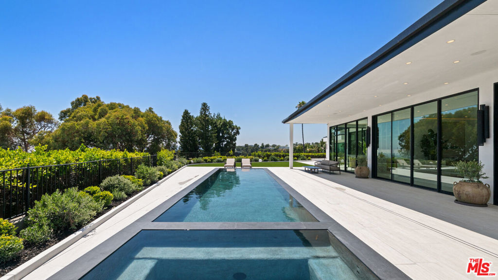 365 Trousdale Place - Photo 50