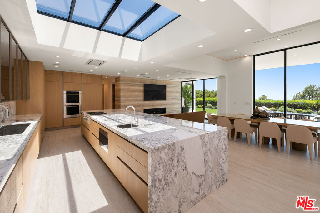 365 Trousdale Place - Photo 15