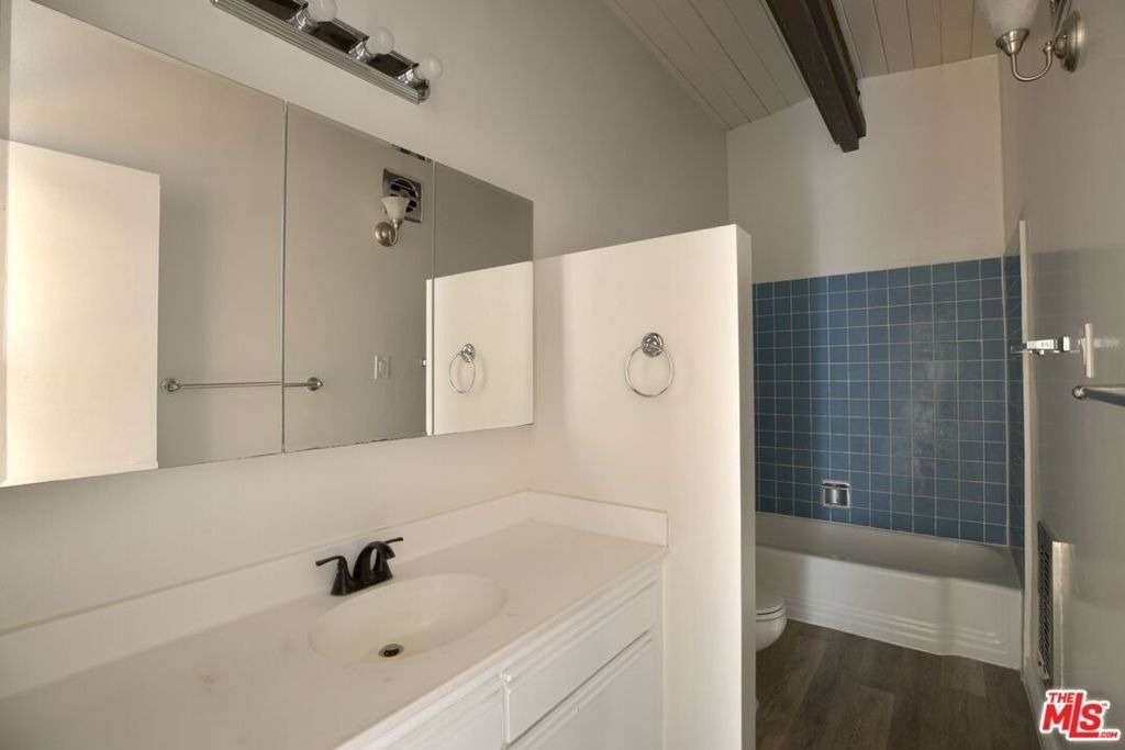 11133 Rose Avenue - Photo 12