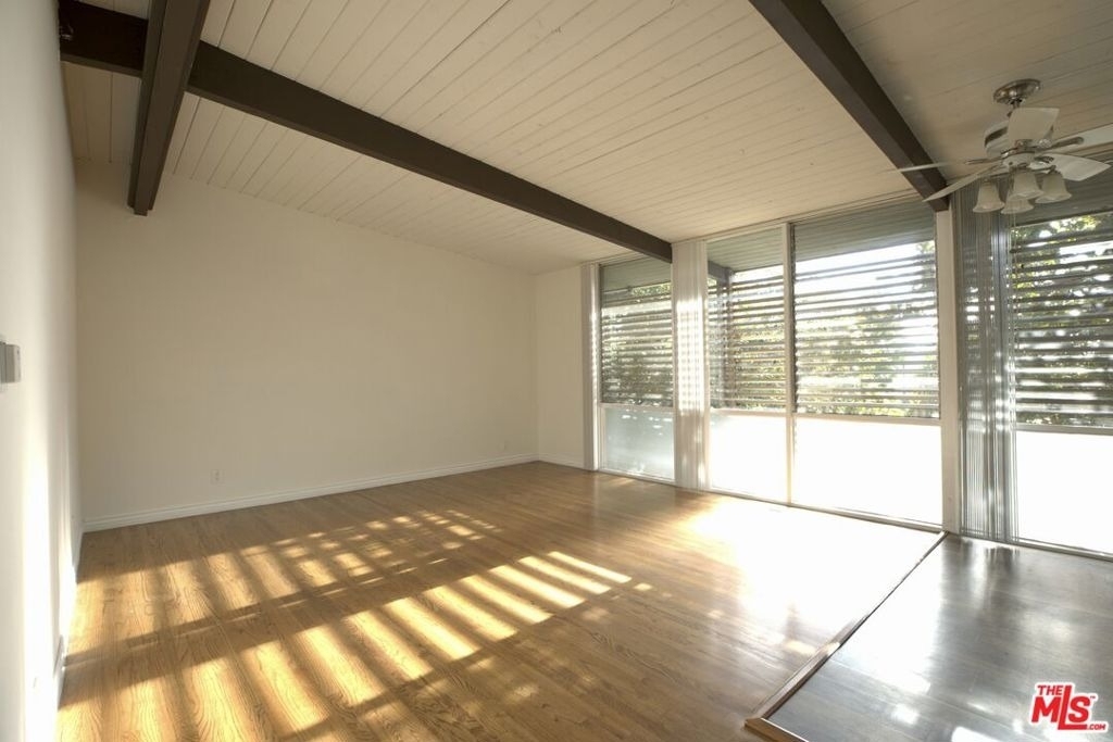 11133 Rose Avenue - Photo 0