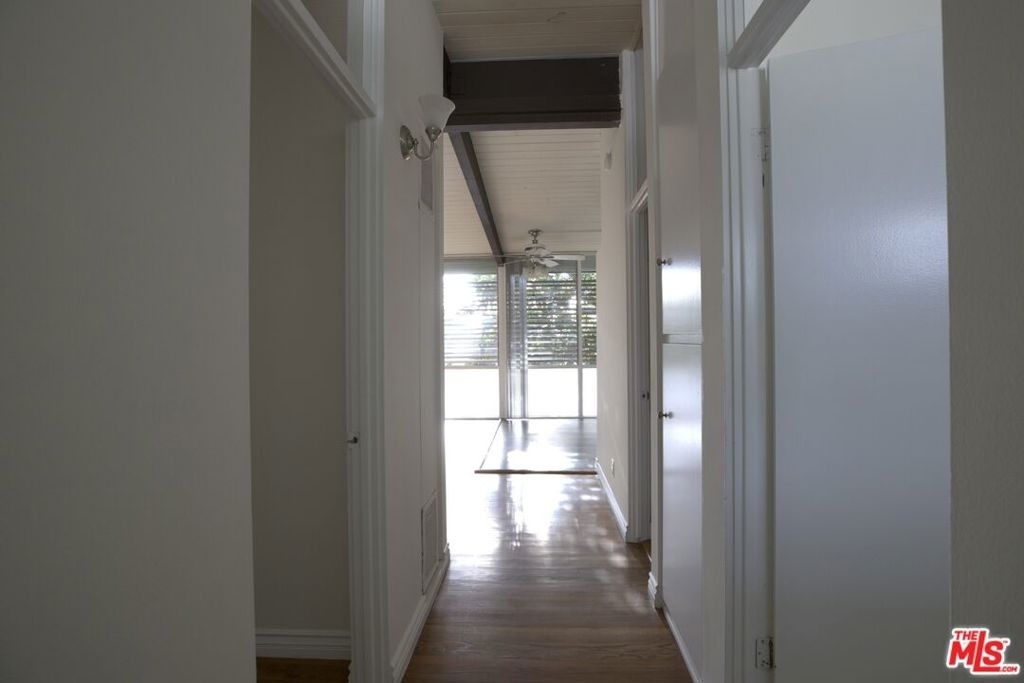 11133 Rose Avenue - Photo 2