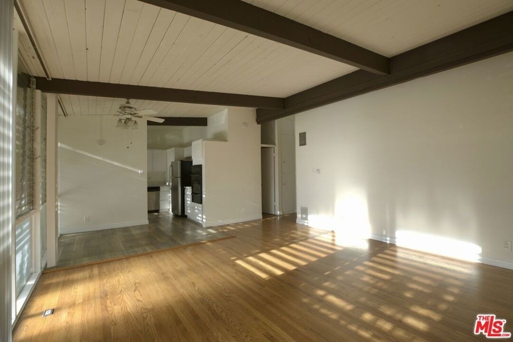 11133 Rose Avenue - Photo 3
