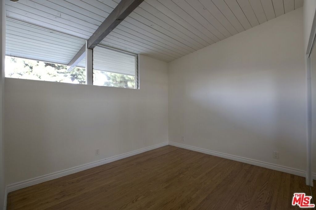11133 Rose Avenue - Photo 9