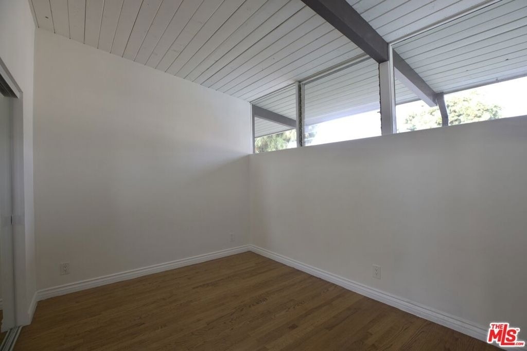 11133 Rose Avenue - Photo 7