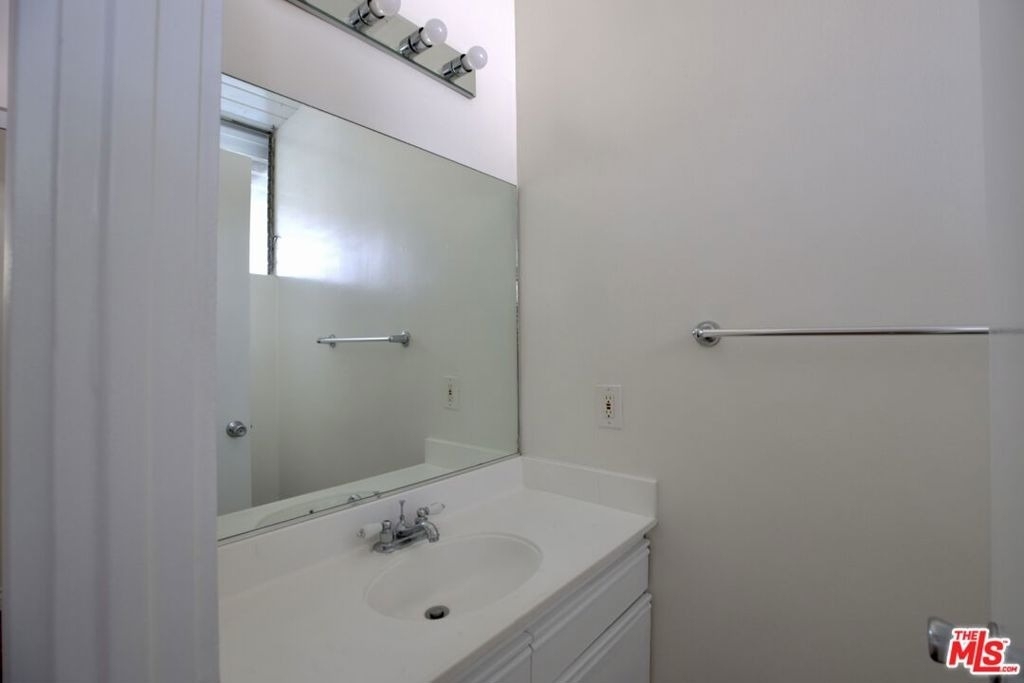 11133 Rose Avenue - Photo 11