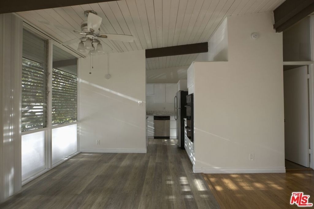 11133 Rose Avenue - Photo 4