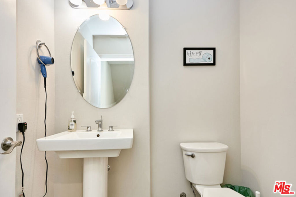 9831 Alburtis Avenue - Photo 5