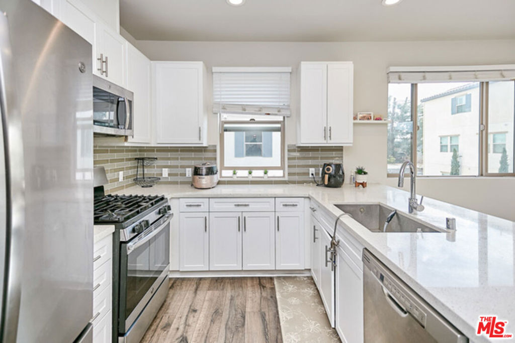 9831 Alburtis Avenue - Photo 20