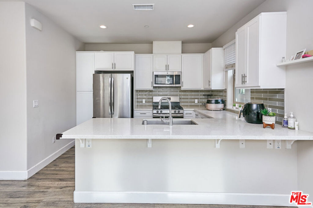 9831 Alburtis Avenue - Photo 17