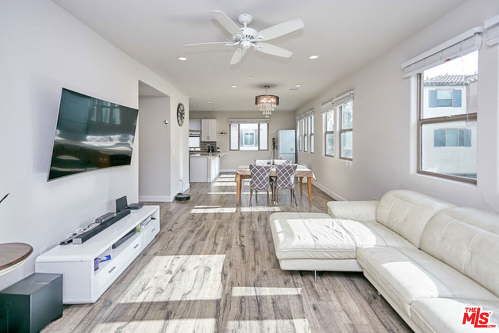 9831 Alburtis Avenue - Photo 12