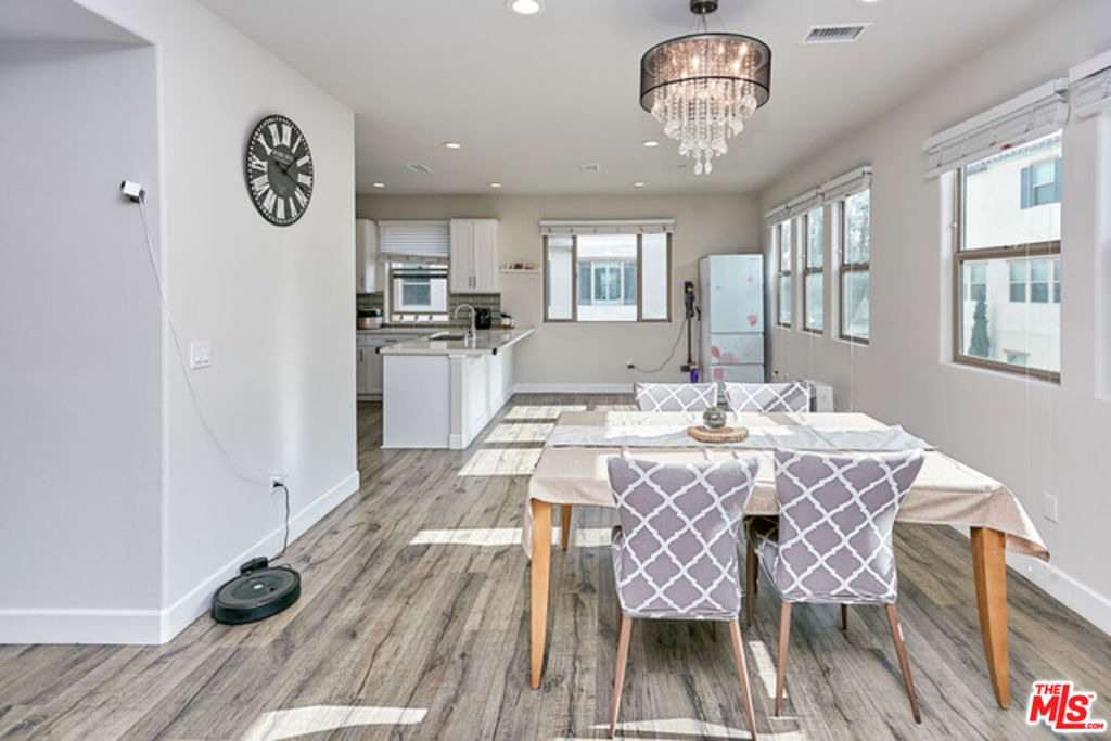 9831 Alburtis Avenue - Photo 13