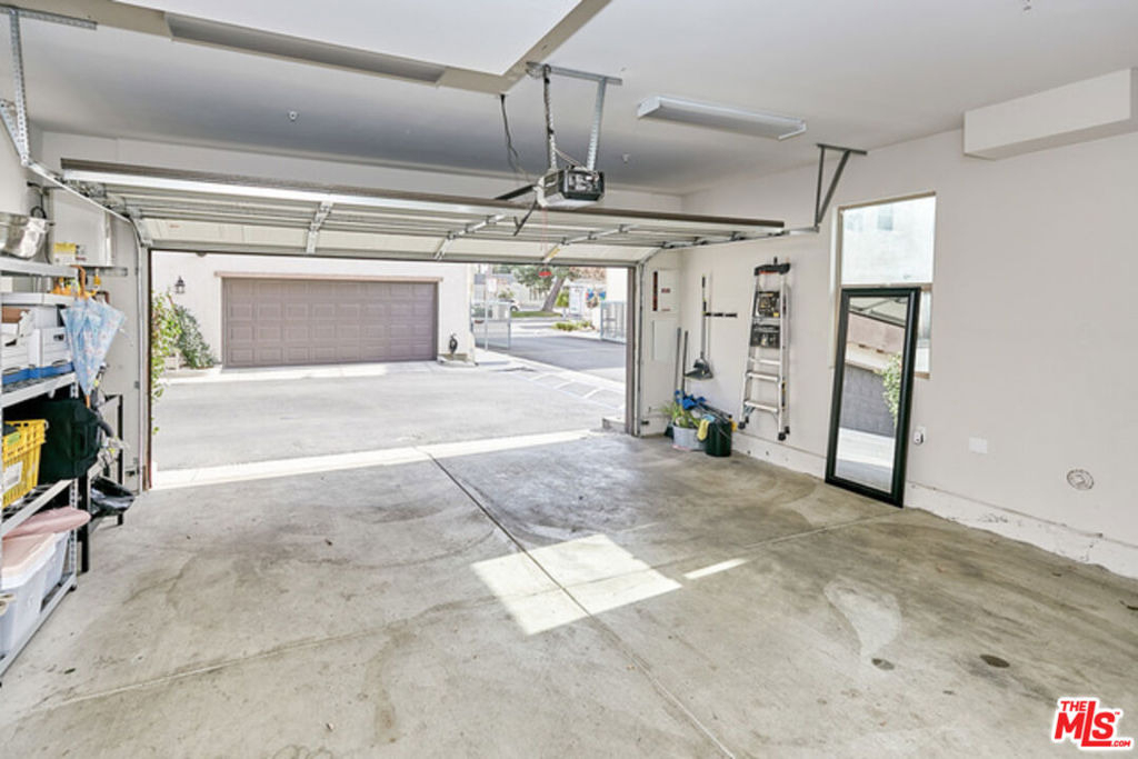 9831 Alburtis Avenue - Photo 4