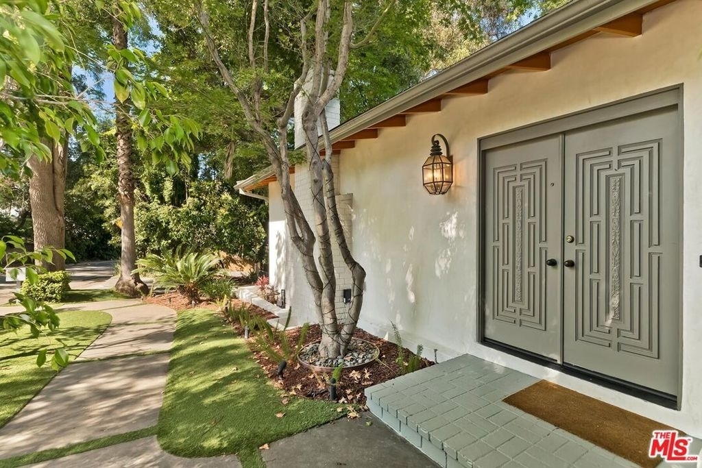 7586 Woodrow Wilson Drive - Photo 3