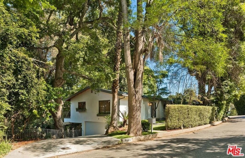 7586 Woodrow Wilson Drive - Photo 29